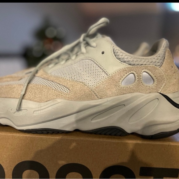 Yeezy Adidas Boost 700